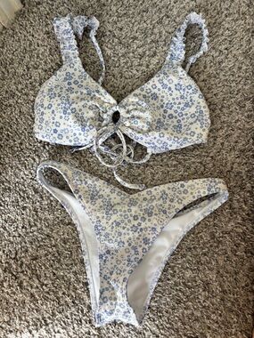 Hollister White and Light Blue Floral Bikini set